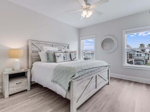 4 bedrooms, iron/ironing board, WiFi, bed sheets