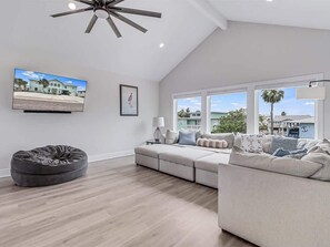 TV - Flamingo House (Rockport)