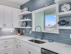 Fridge, microwave, oven, dishwasher - Flamingo House- Key Allegro, Pool, Hottub, Outdoor kitchen, Kayaks, Gameroom. (Rockport)