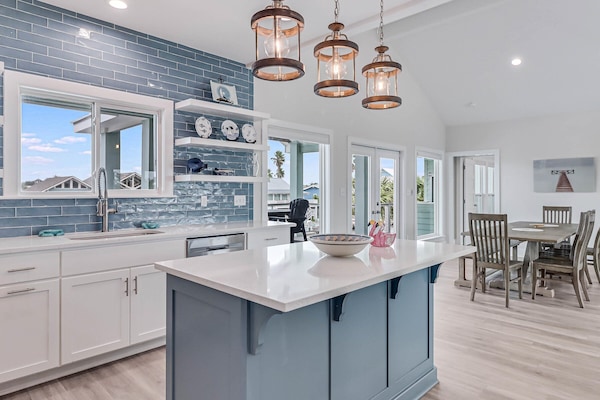 KĂŒhlschrank, Mikrowelle, Ofen, GeschirrspĂŒler