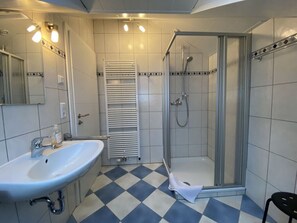 Bathroom - Holiday Home Red Milan (Irmenach)