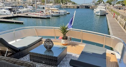 Attractive Yacht With Roof Terrace