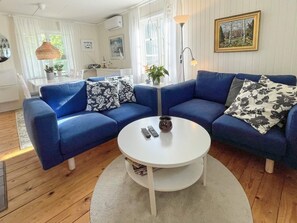 House | Living area - Cozy Cottage Near Beach in Ahus (Farjestaden)