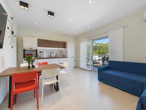 Apartamento | Cocina privada | Frigorífico, horno, placa de cocina y lavavajillas