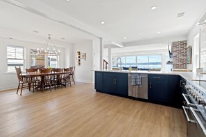 Fridge, microwave, oven, stovetop - Waterfront Sanctuary only 50 Min. From DC/Balt. (Shady Side)