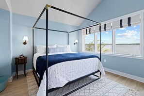 5 bedrooms, desk, iron/ironing board, travel cot - Waterfront Sanctuary only 50 Min. From DC/Balt. (Shady Side)