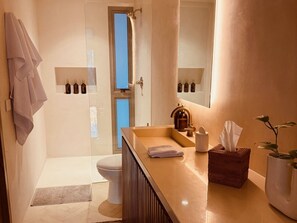 Shower, hair dryer, towels - Luxe Jungle Sanctuary 5* Aflora (Tulum)