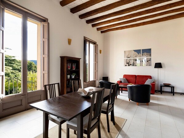 Apartment | Dining - La Torre Apartment With 3 Balconies (La Torre de Claramunt)