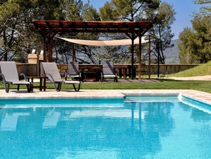 Apartment | Pool | Outdoor pool - La Torre Apartment With 3 Balconies (La Torre de Claramunt)