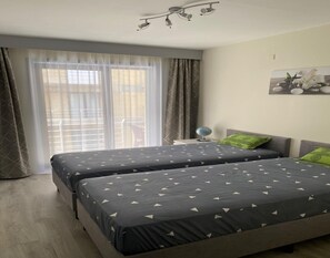 Departamento | 2 habitaciones y tabla de planchar con plancha 