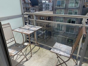 Apartment | Outdoor dining - Apartment in Nieuwpoort Near the Beach (Nieuwpoort)