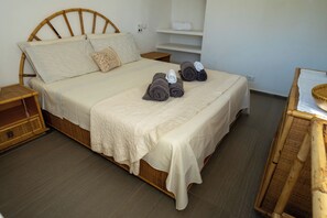 4 bedrooms, iron/ironing board, free WiFi, bed sheets - Villa Claudia: a splash of blue in Sardinia (Torre Delle Stelle (Maracalagonis))