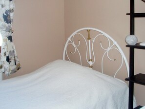 4 bedrooms, individually furnished - 6 Person Holiday Home in Dalaro (Dalaro)