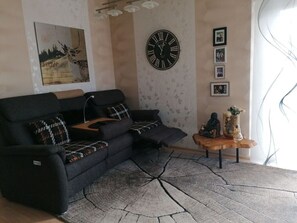 暖炉、DVD プレーヤー