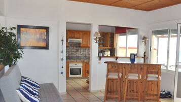 Electric kettle, toaster