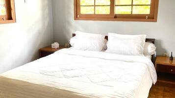 Familie villa, 3 slaapkamers, privézwembad | 3 slaapkamers, een strijkplank/strijkijzer, gratis wifi, beddengoed