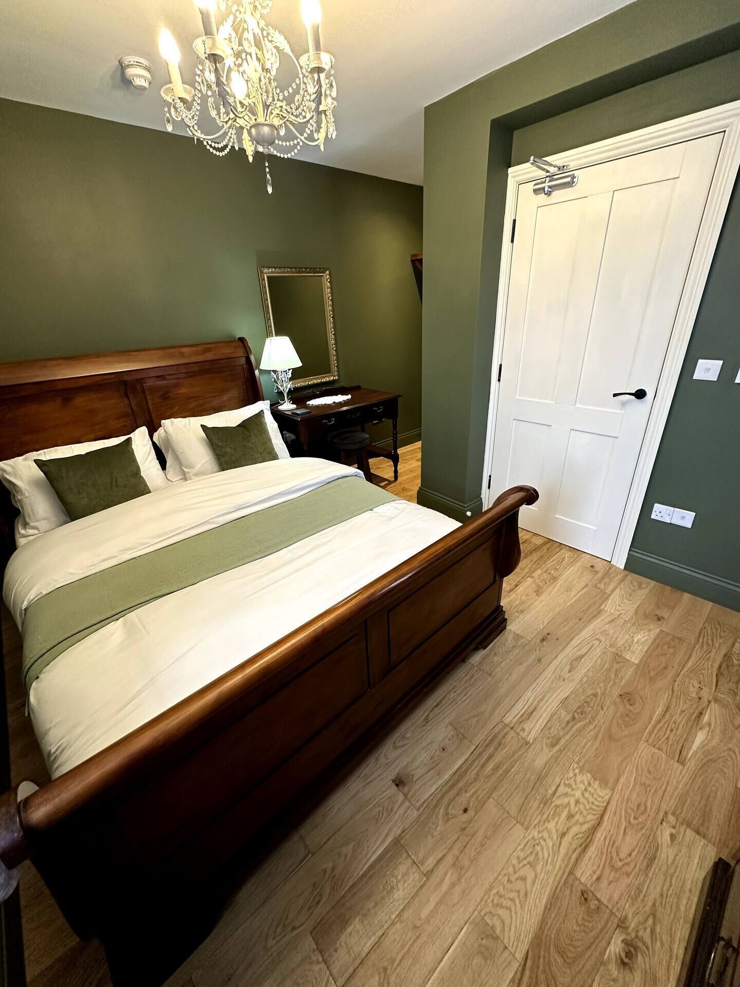 3 bedrooms, iron/ironing board, travel cot, free WiFi