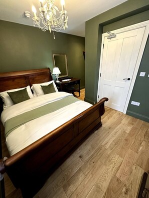 3 soverom, strykejern/-brett, reiseseng for barn og wi-fi (inkludert)