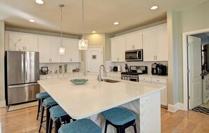 Fridge, microwave, oven, stovetop - Comfortable and Spacious 5 Bed 3 Bath House in Bishops Landing Community! Wifi Available, Pools, Fitness Center, Tennis, Beach Shuttle, Playground! (Millville)