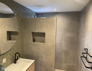 Chalet | Bathroom - Chalet by Water in Idskenhuizen Recreation Park (Idskenhuizen)