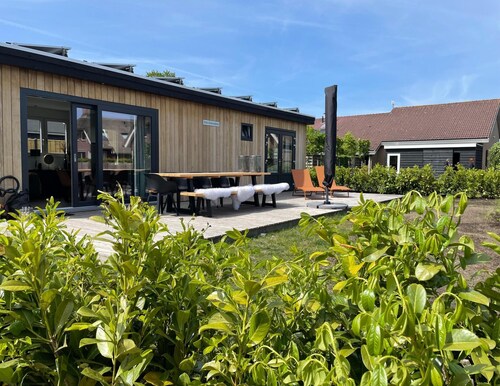 Chalet by Water in Idskenhuizen Recreation Park