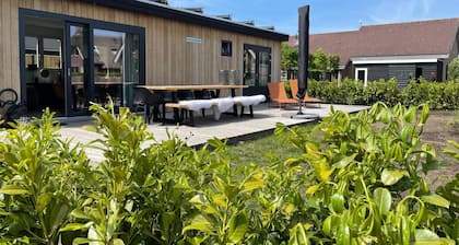 Chalet by Water in Idskenhuizen Recreation Park