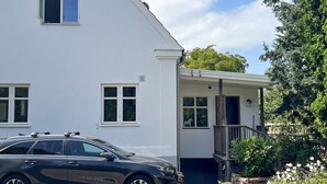 A modern two-story building with a car parked in front. - 5 Star Holiday Home in Limhamn (Malmö)