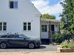 A modern two-story building with a car parked in front. - 5 Star Holiday Home in Limhamn (Malmö)