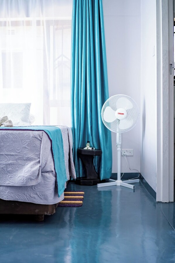 3 habitaciones, tabla de planchar con plancha, wifi y ropa de cama