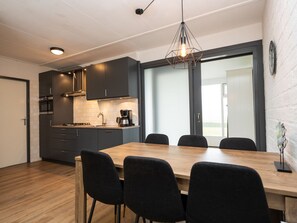 House | Dining - Holiday Home Vakantiepark 't Eibernest Texel (De Cocksdorp)