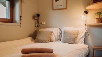 House | 2 bedrooms, individually furnished, bed sheets