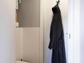 House | Bathroom | Bathtub - Wellness Lodge in Dutch Meadows With Hot Tub (Ruinerwold)