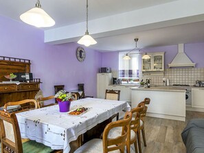 Villa | Eget kök | Ugn, diskmaskin, vattenkokare och brödrost