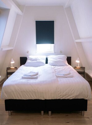 House | 2 bedrooms, individually furnished - "T Holy Pad Comfortable Holiday Residence (Egmond aan Zee)