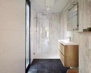 House | Bathroom