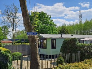 Exterior - Cozy Chalet With Spacious Garden in Friesland (Tzummarum)