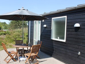 House | Dining - 6 Person Holiday Home in Henne (Henne)