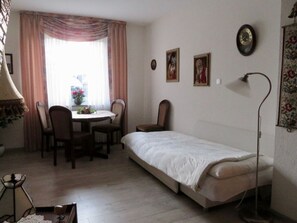 House | 1 bedroom, individually furnished, iron/ironing board