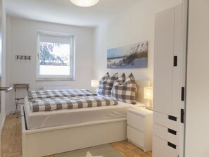 1 bedroom, individually furnished, iron/ironing board - "yachting School Lyo" (Gluecksburg)