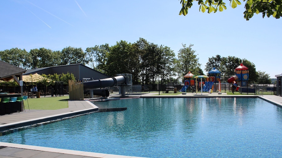 Nice Chalet With Dishwasher in a Holiday Park