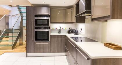 The Sweet Mews - Big & Bright 4bdr Mews Home in Ideal Location