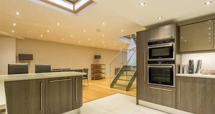 The Sweet Mews - Big & Bright 4bdr Mews Home in Ideal Location