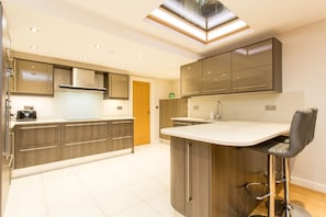 House (4 Bedrooms) | Private kitchen