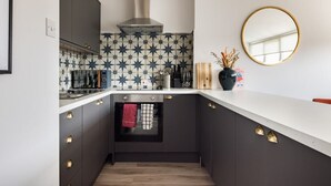 Unclassified image, 4 of 25, button - The West Hampstead Retreat - Modern & Bright 1bdr Apartment (London)