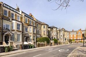 Exterior - The West Hampstead Retreat - Modern & Bright 1bdr Apartment (London)