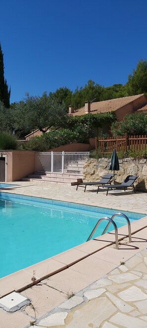 Outdoor pool - Villa / Piscine. vue Pano Mont Ventoux & Carrière D'ocre . Au Coeur d'1 Pinède (Bédoin)