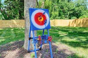 Children's area - Stroll to Main St, Hot Tub, Fenced Yard, Games, FirePit, CornHole, Grill (Mount Airy)