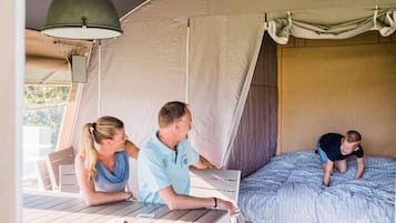 3 habitaciones, muebles diferentes y ropa de cama