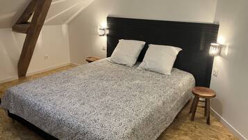 4 slaapkamers, een strijkplank/strijkijzer, wifi, beddengoed