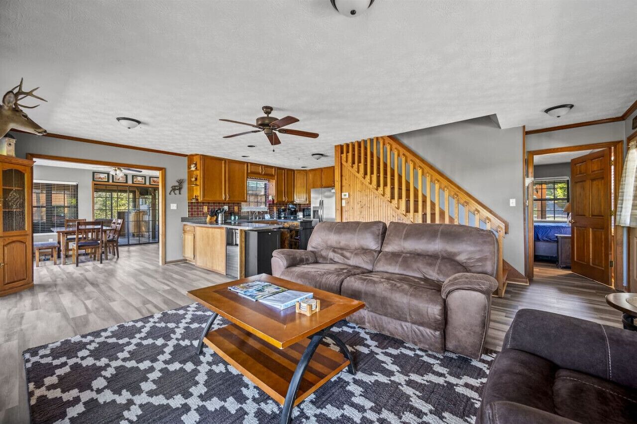 TV connectée, lecteur de DVD, baby-foot, table de tennis de table